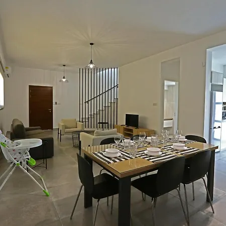 Yria Villa Coral Bay