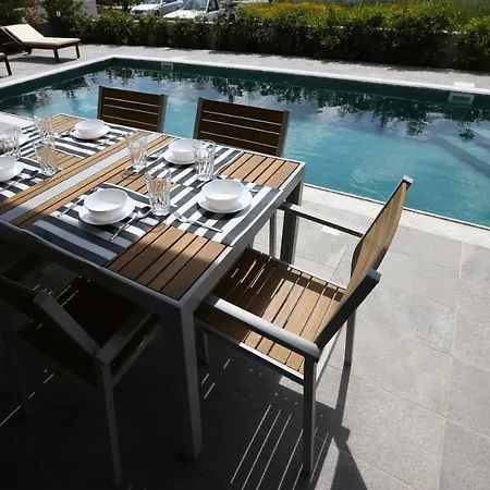 Yria Villa Coral Bay