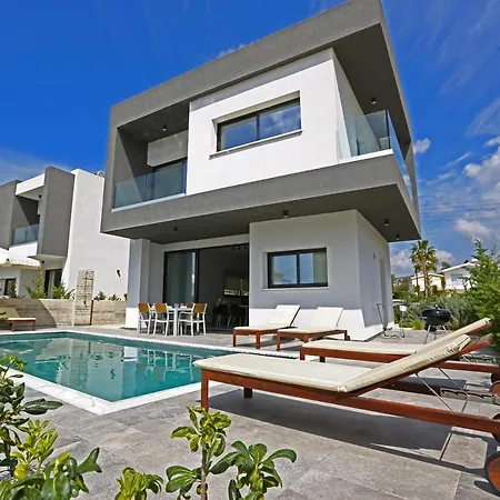 Yria Villa *