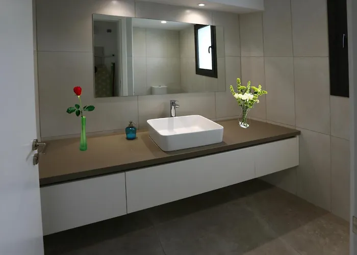 Yria Willa Coral Bay