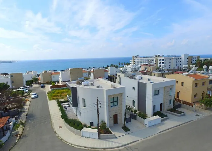 Yria Willa Coral Bay